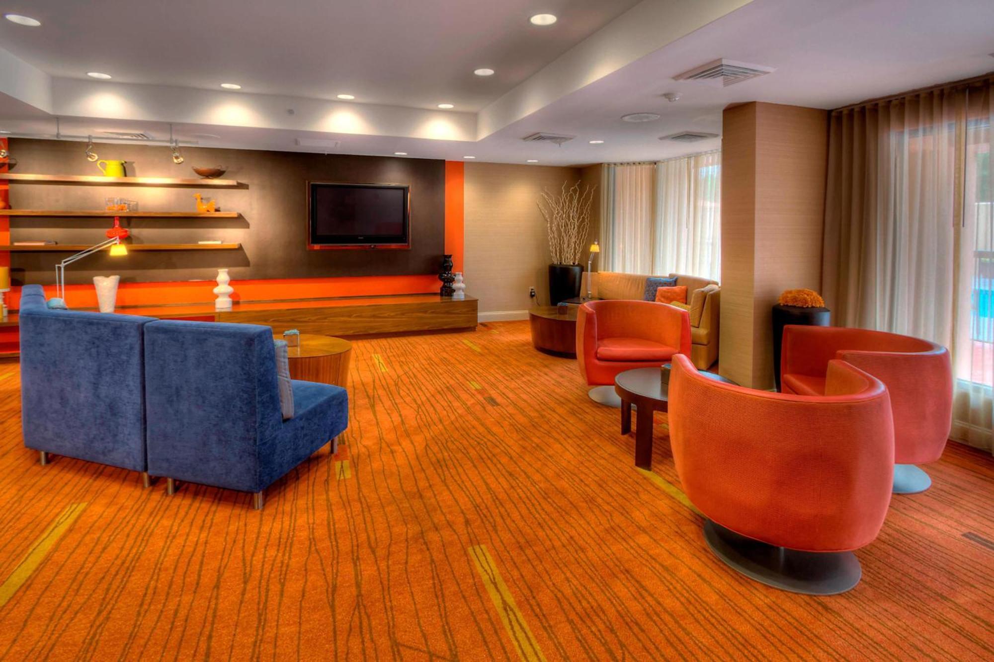 Отель Courtyard By Marriott Бёрлингтон Экстерьер фото