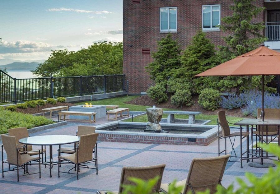 Отель Courtyard By Marriott Бёрлингтон Экстерьер фото